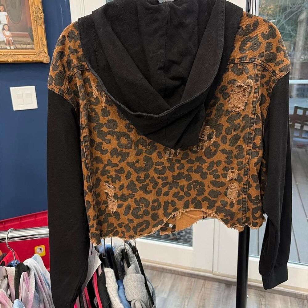 Women's Jacket - Picture 5 of 6